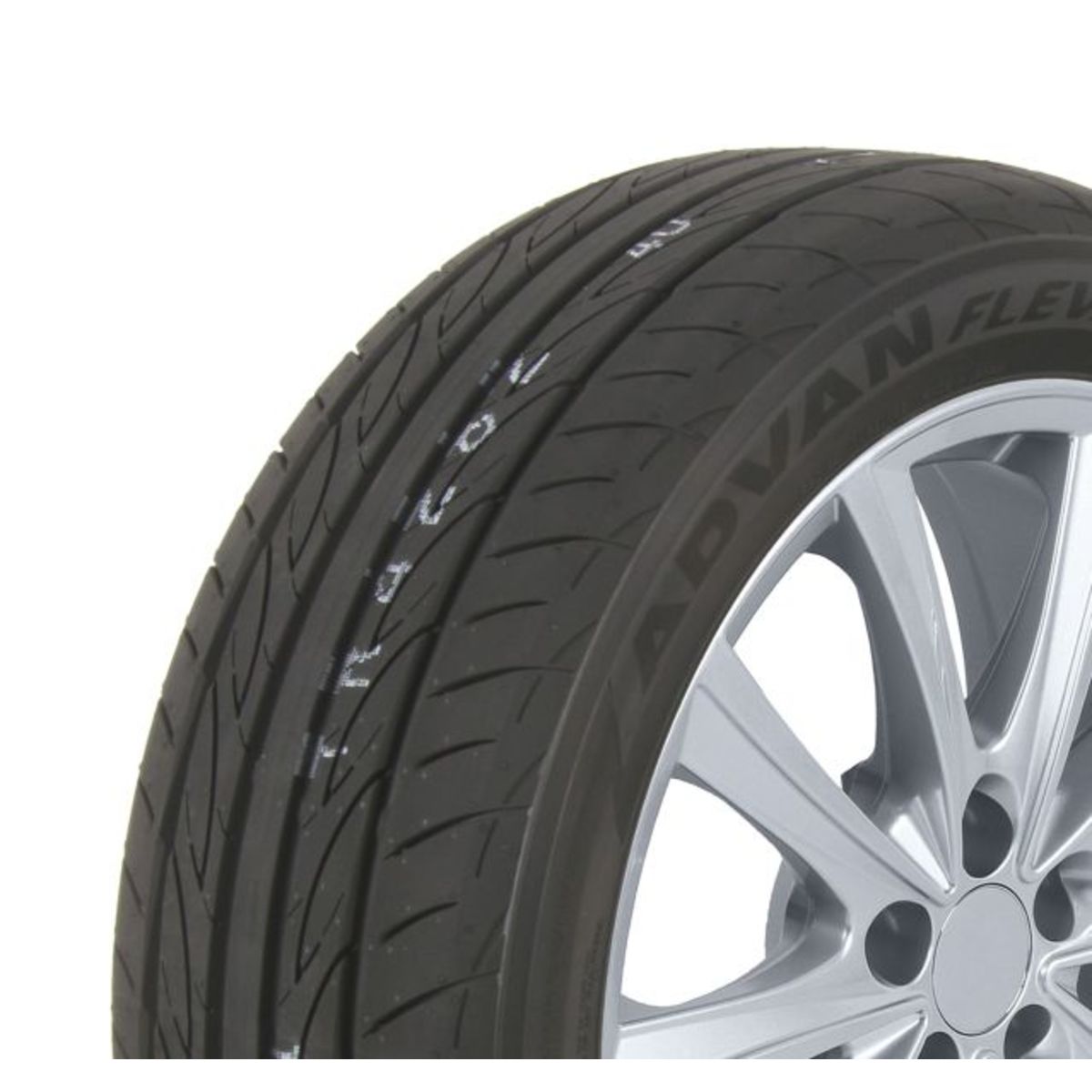 Pneus d'été YOKOHAMA Advan Fleva V701 195/55R16 87V