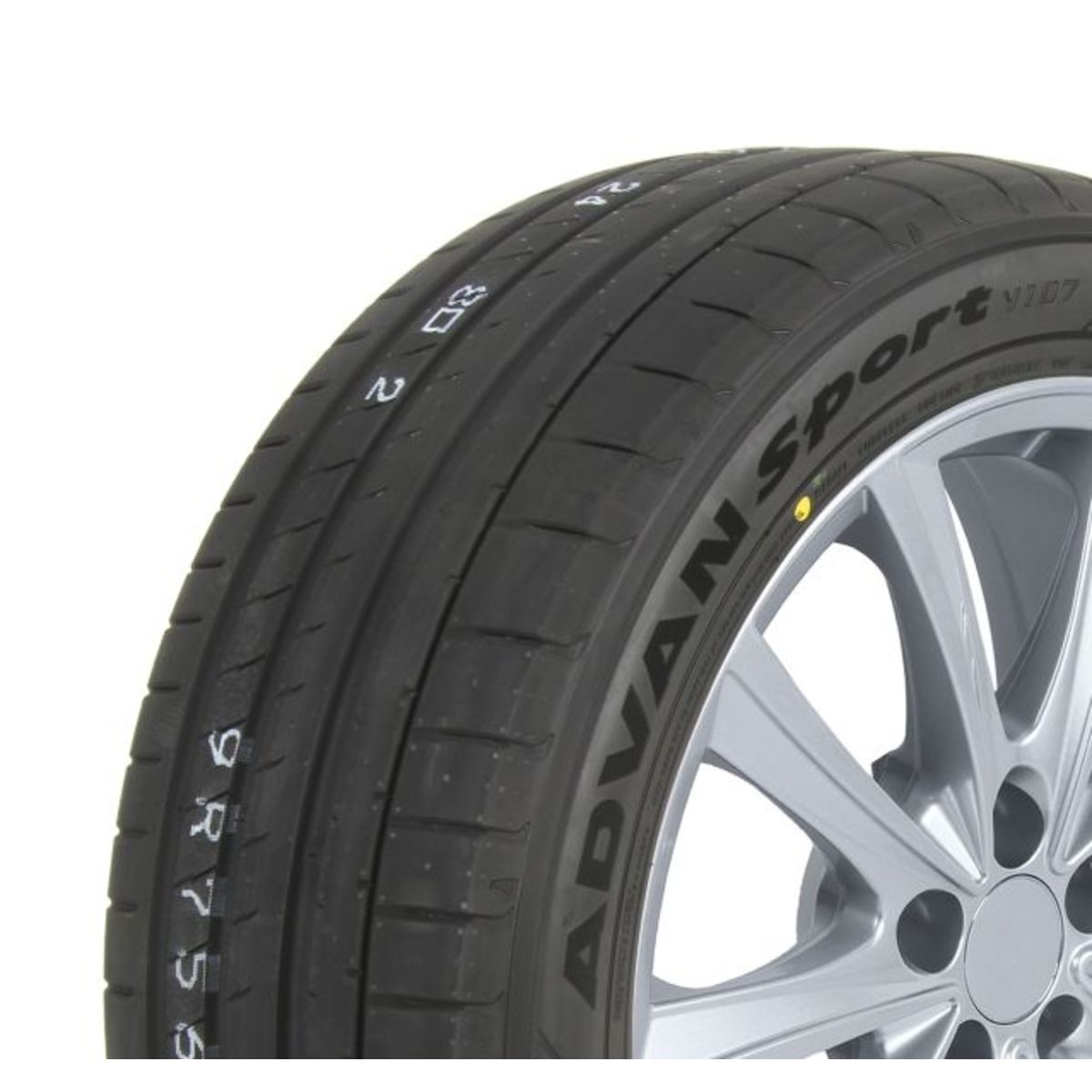 Pneus d'été YOKOHAMA Advan Sport V107 255/40R18 XL 99Y