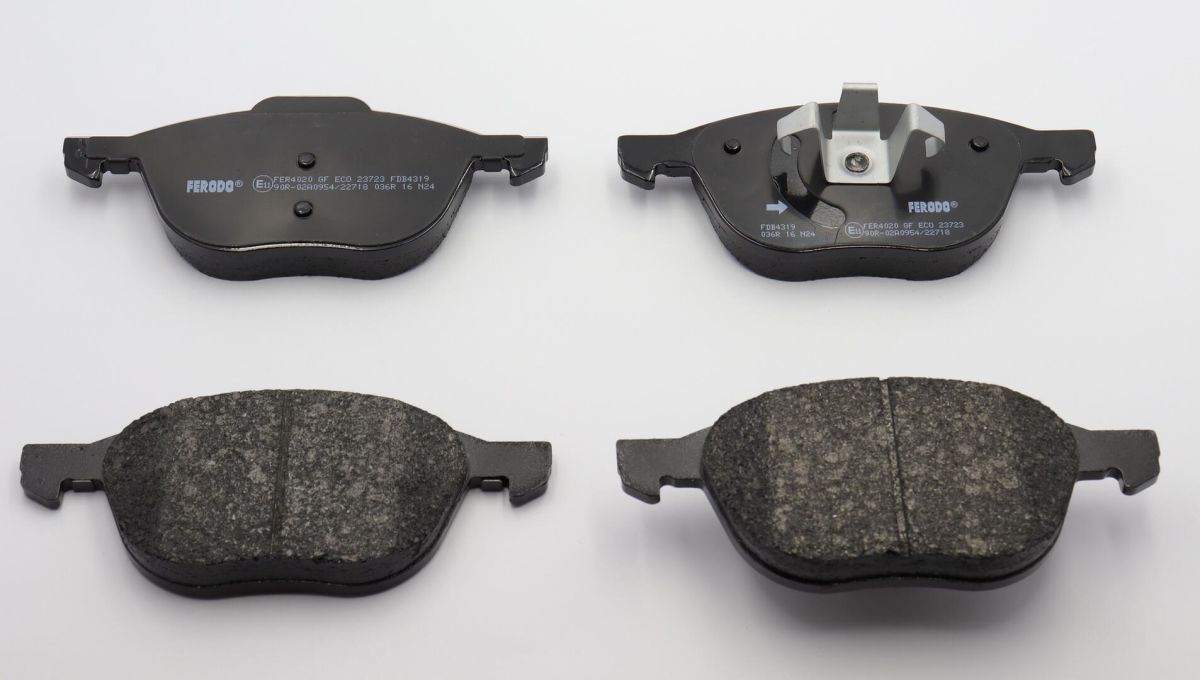 Комплект гальмівних колодок передн , FORD C-MAX, C-MAX II, ECOSPORT, FOCUS C-MAX, FOCUS II, FOCUS III, GRAND C-MAX, KUGA I, KUGA II, TOURNEO CONNECT V408 NADWOZIE WIELKO 1.0-Electric 10.03- фото 3
