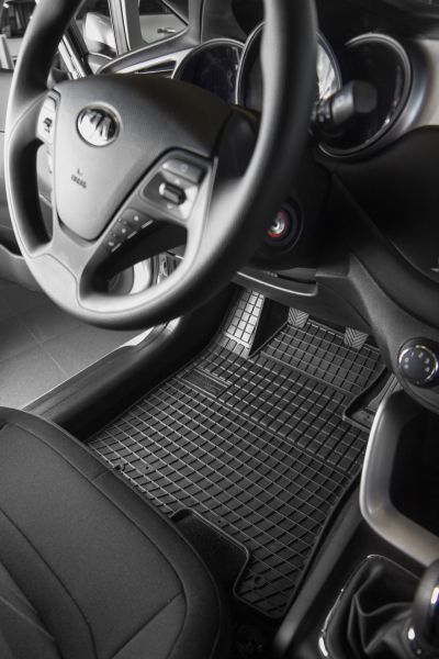 Set 5 covorase auto TOYOTA YARIS (_P21_, _PA1_, _PH1_) din 2007-2018, cu covoras tunel median, cauciuc, 4x Stickere auto cu TOYOTA