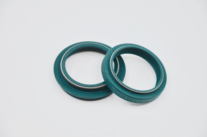 SKF sady gufer a prachovek pro př.vidlice APRILIA SL 900 ABS (SHIVER) 17-20