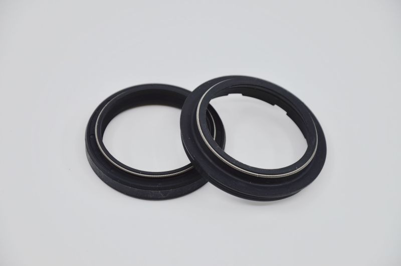 SKF sady gufer a prachovek pro př.vidlice BMW HP4 1000 12-14, S 1000 RR, XR, R 08-19