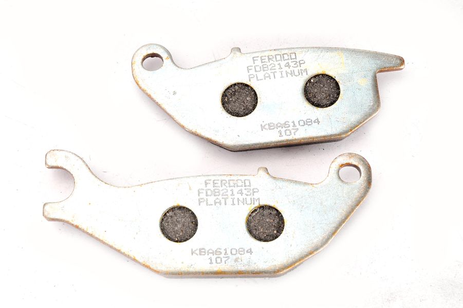 FERODO sada brzdových destiček, kotoučová brzda HONDA CBR 125 R 04-12, XL 125 V (VARADERO) 01-07 (B00EOEVA7U, 2P304NS, MCB738LF, VIC-P10761, 06435 KPC 641, 06435 KPC 642, 06435 KPP 901, 06435 KPP 902, 2CM-F5806-00)
