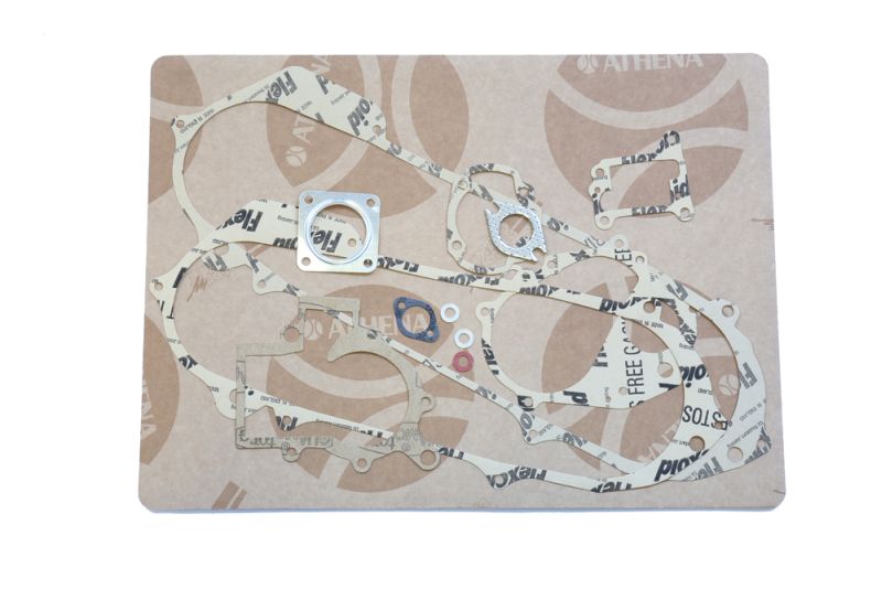 ATHENA kompletní sada těsnění, motor DERBI VAMOS 50 95, ITALJET FORMULA 50 AC 94-00, TORPEDO 50 97-99, VELOCIFERO 50 94-99, MALAGUTI CR1 50 (CROSSER) 95-99, SUZUKI AH 50 (ADDRESS) 92-95, AJ 50 ZZ (SEPIA S) 95-97, AP 50 95-97